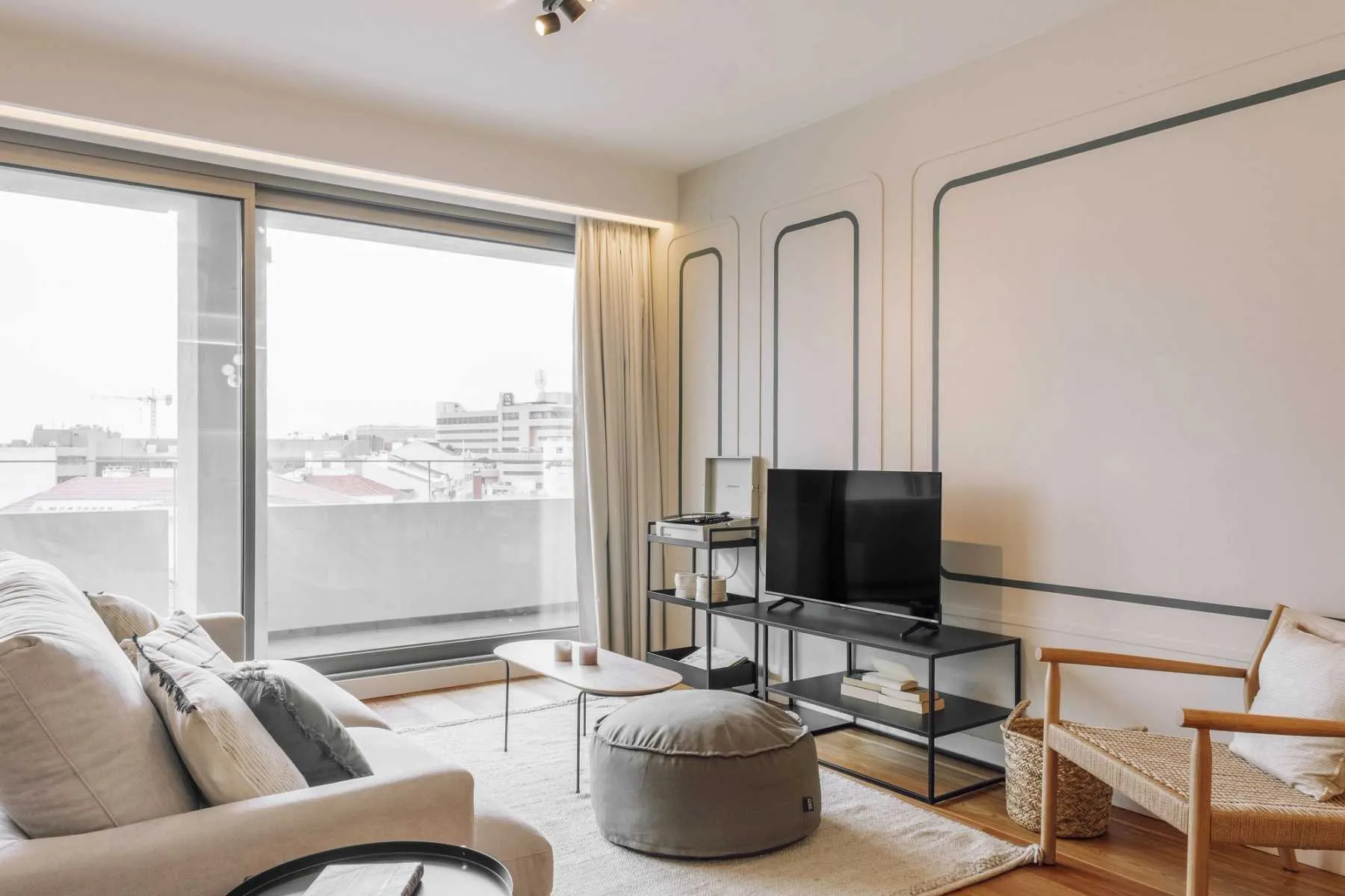 Contemporary Lisbon Flat With Pro Home Office & Streaming Gear In Historic District #2