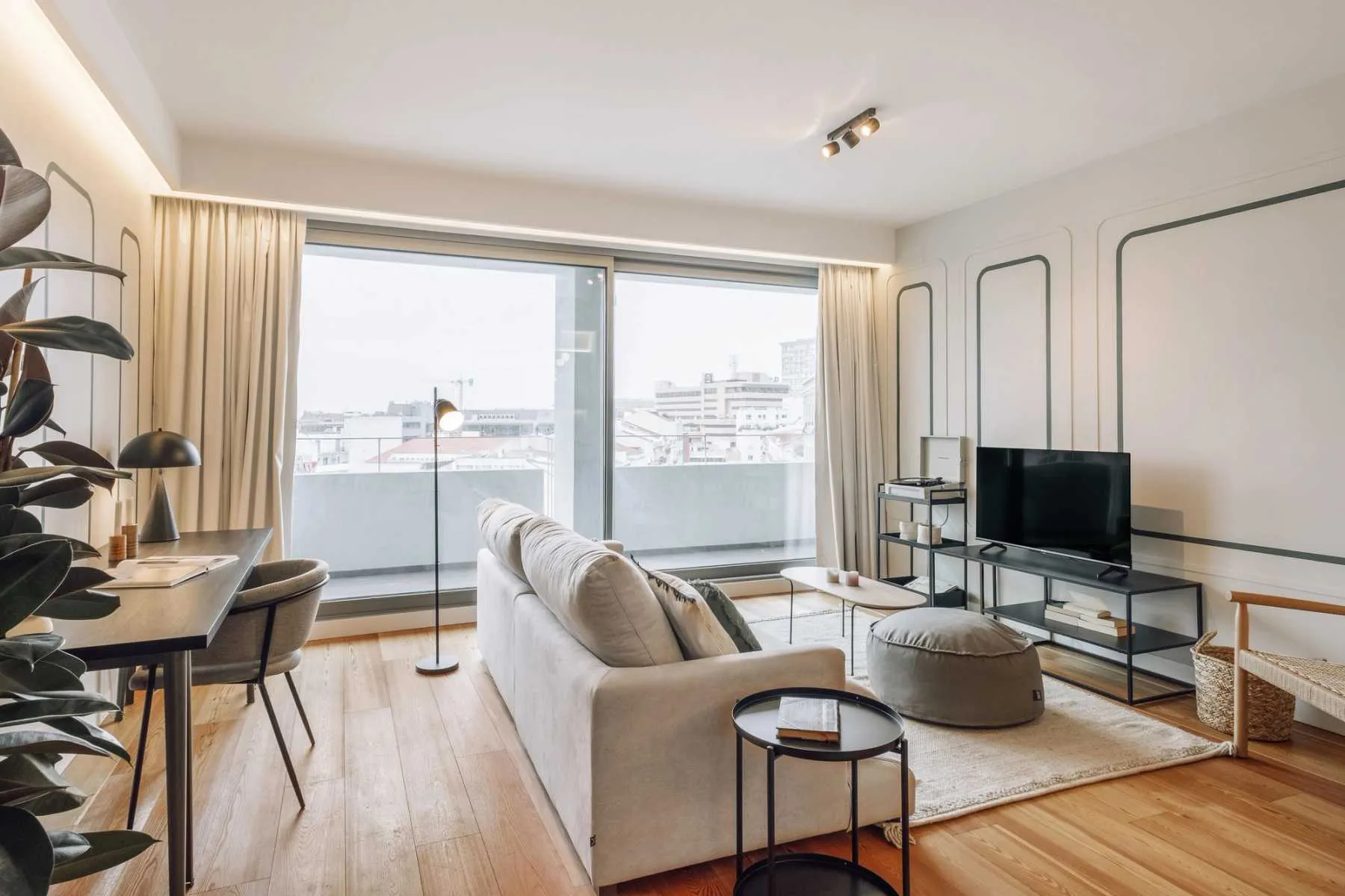 Contemporary Lisbon Flat With Pro Home Office & Streaming Gear In Historic District #3