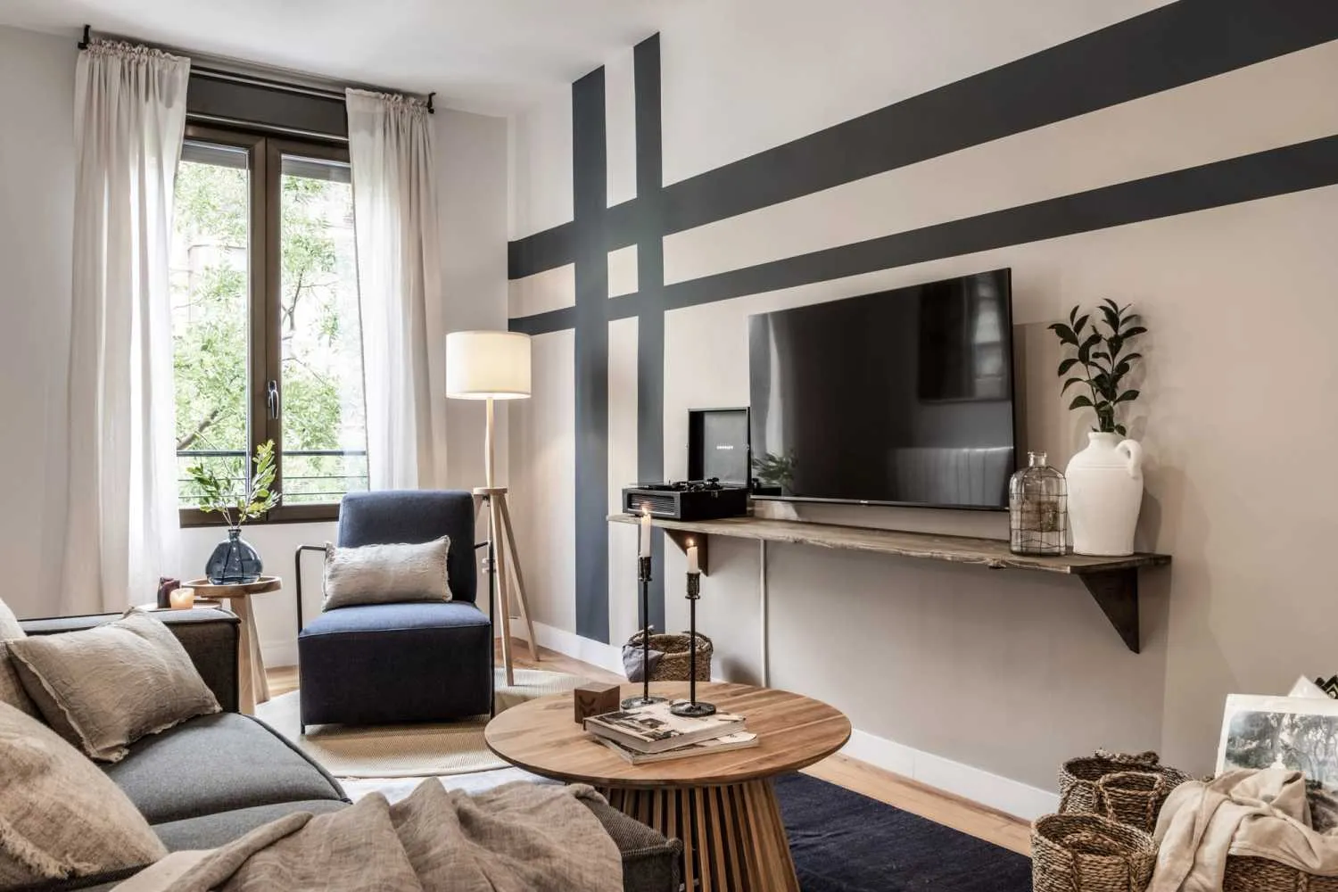 Sleek Madrid Flat With Ultra-fast Wifi, Pro Monitors & Chef's Kitchen For Remote Work #2