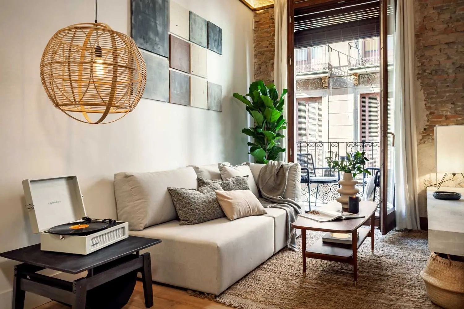 Urban Barcelona Flat With Premium Workspace & High-speed Fiber For Remote Work Success #2