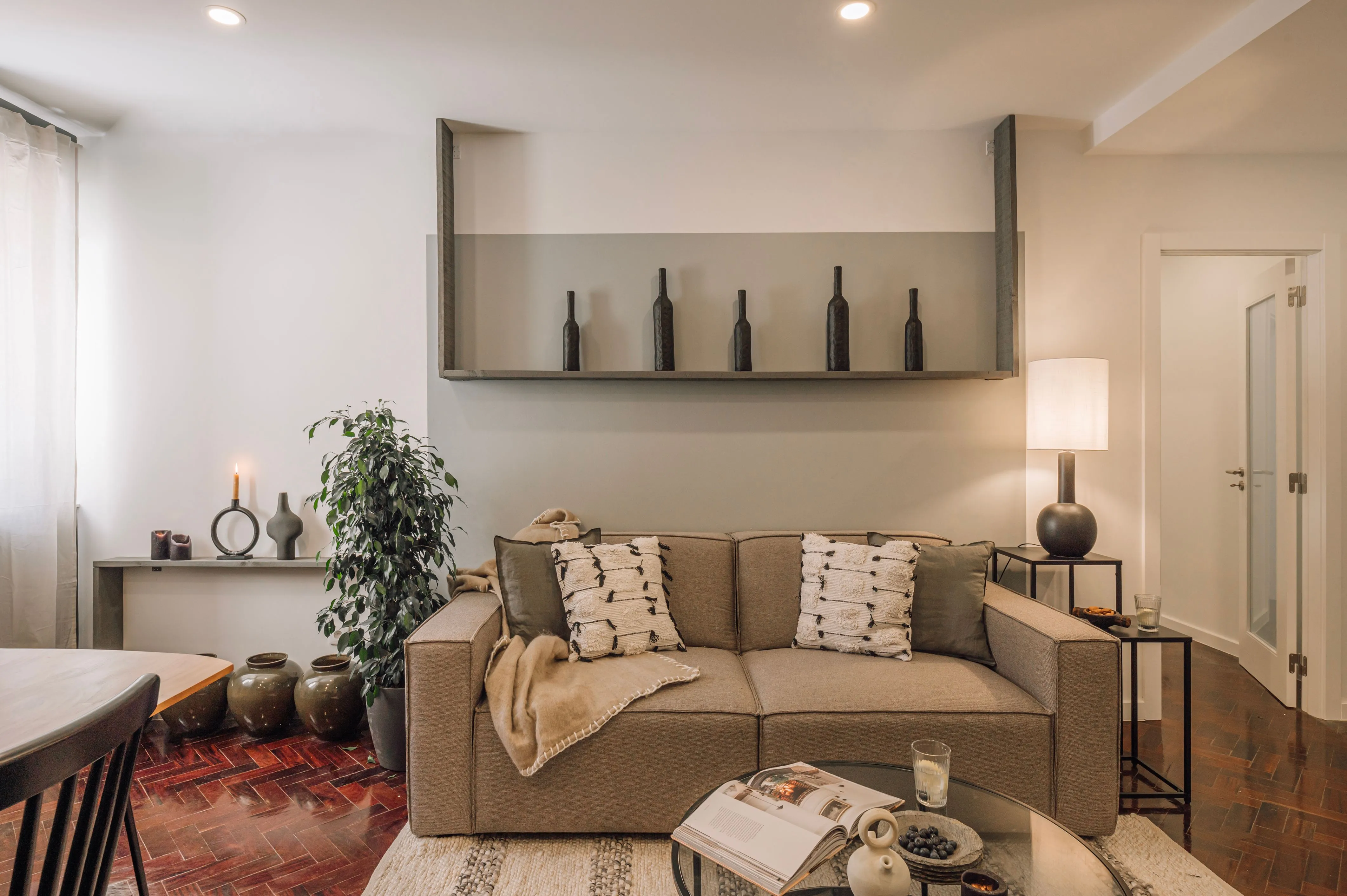 Premium Lisbon Flat With Pro Workstation & Streaming Setup For Remote Professionals #5