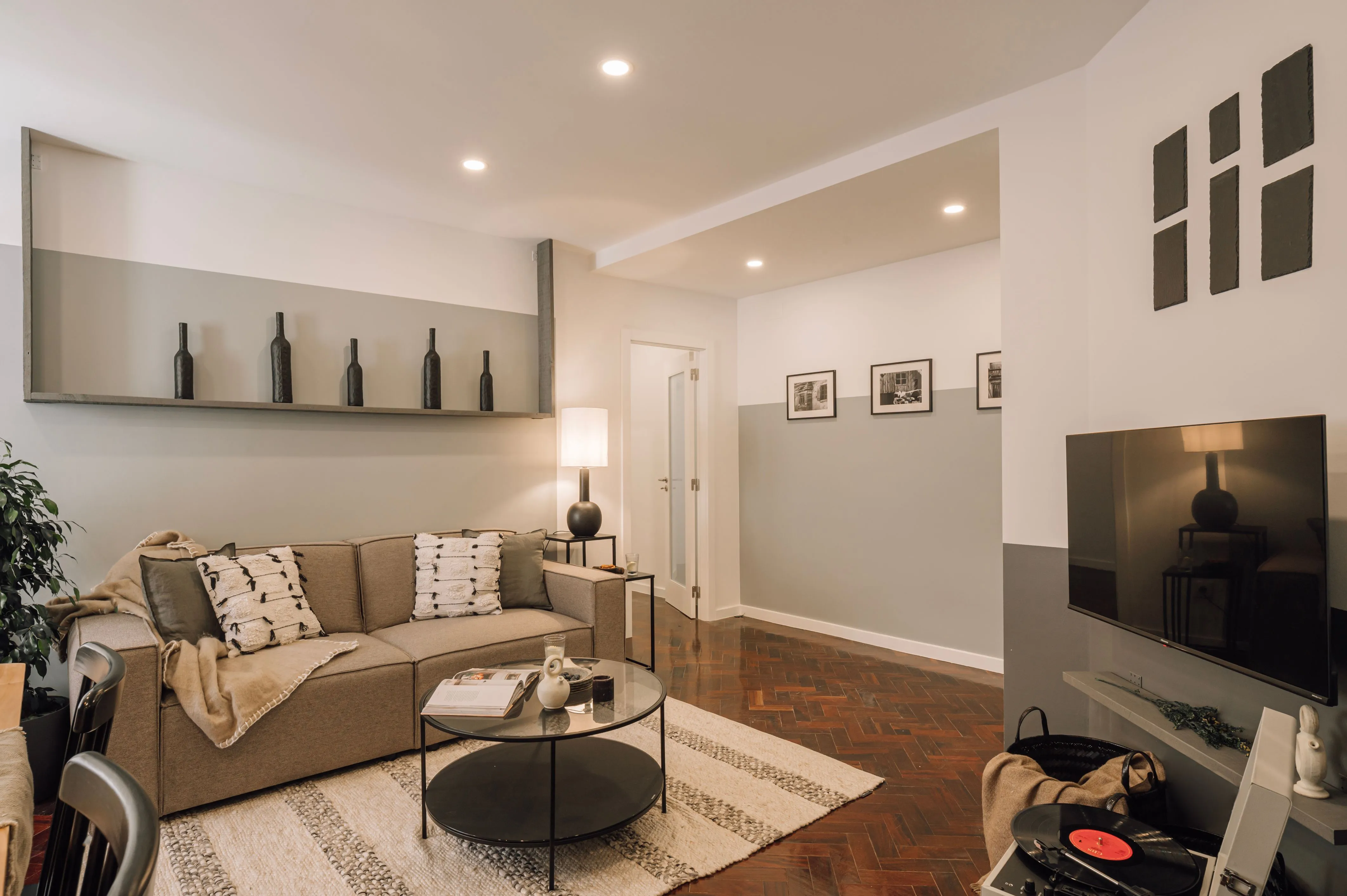 Premium Lisbon Flat With Pro Workstation & Streaming Setup For Remote Professionals #4
