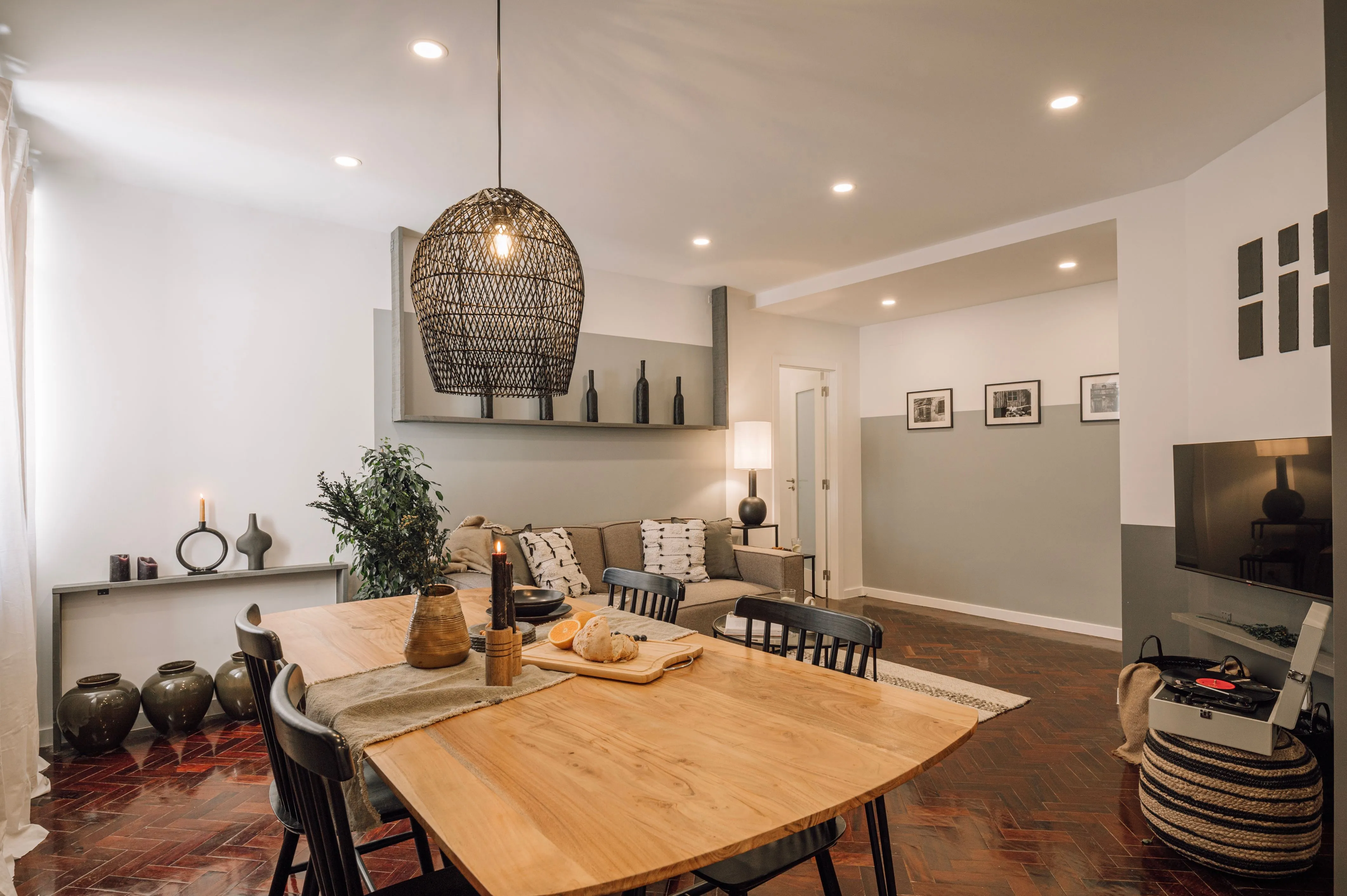 Premium Lisbon Flat With Pro Workstation & Streaming Setup For Remote Professionals #3