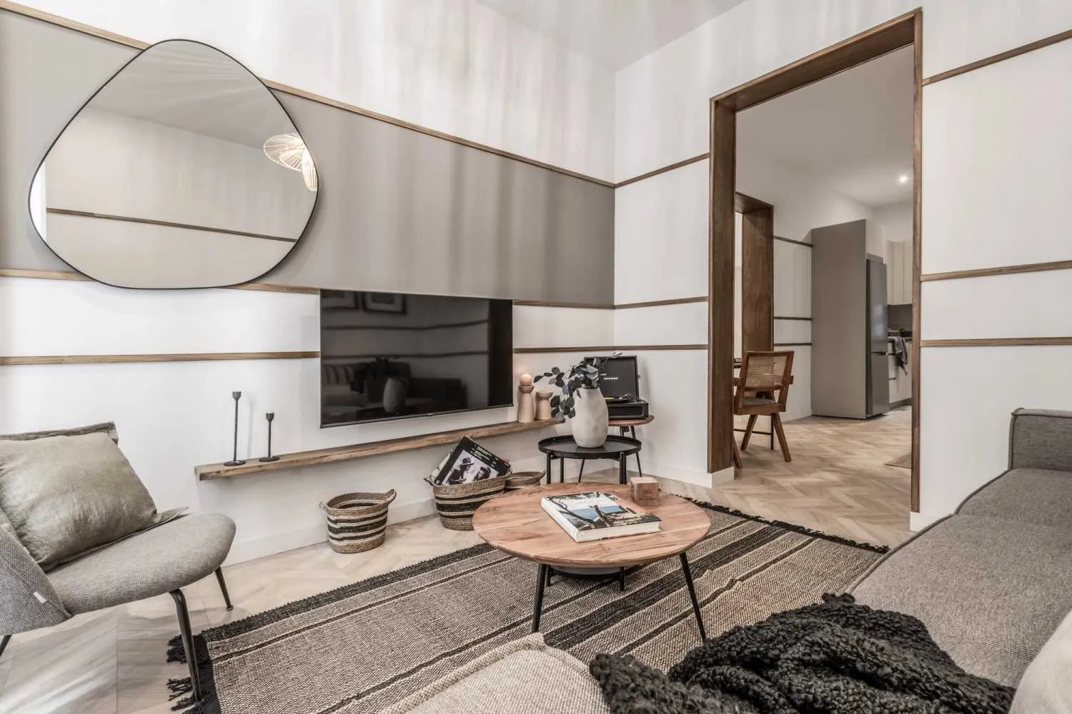 Chic Madrid Apartment With Ultra-fast Wifi And Pro Home Office Setup #2