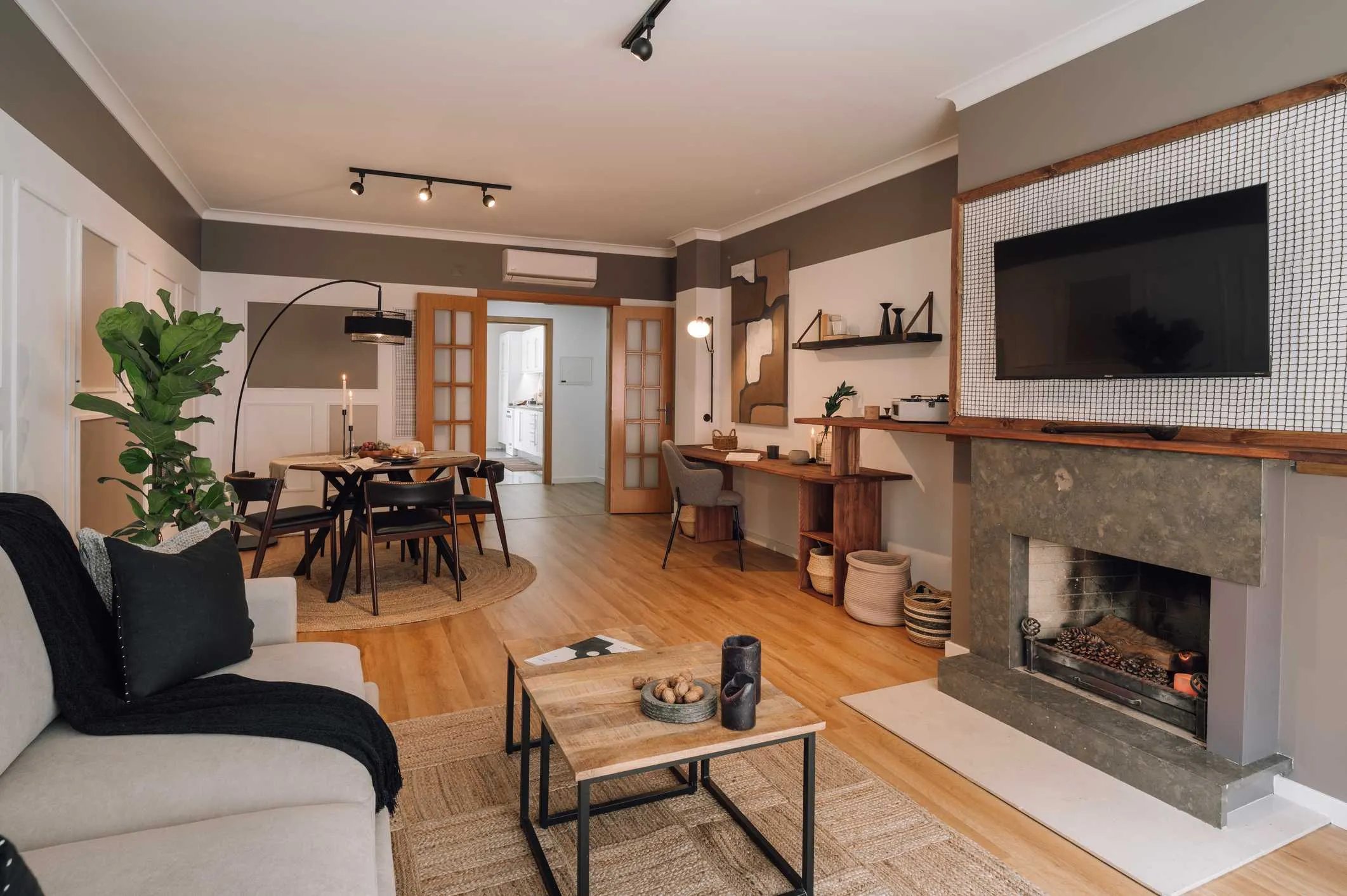 Spacious Lisbon Flat With Pro Home Office Setup & Gigabit Internet For Remote Work #3