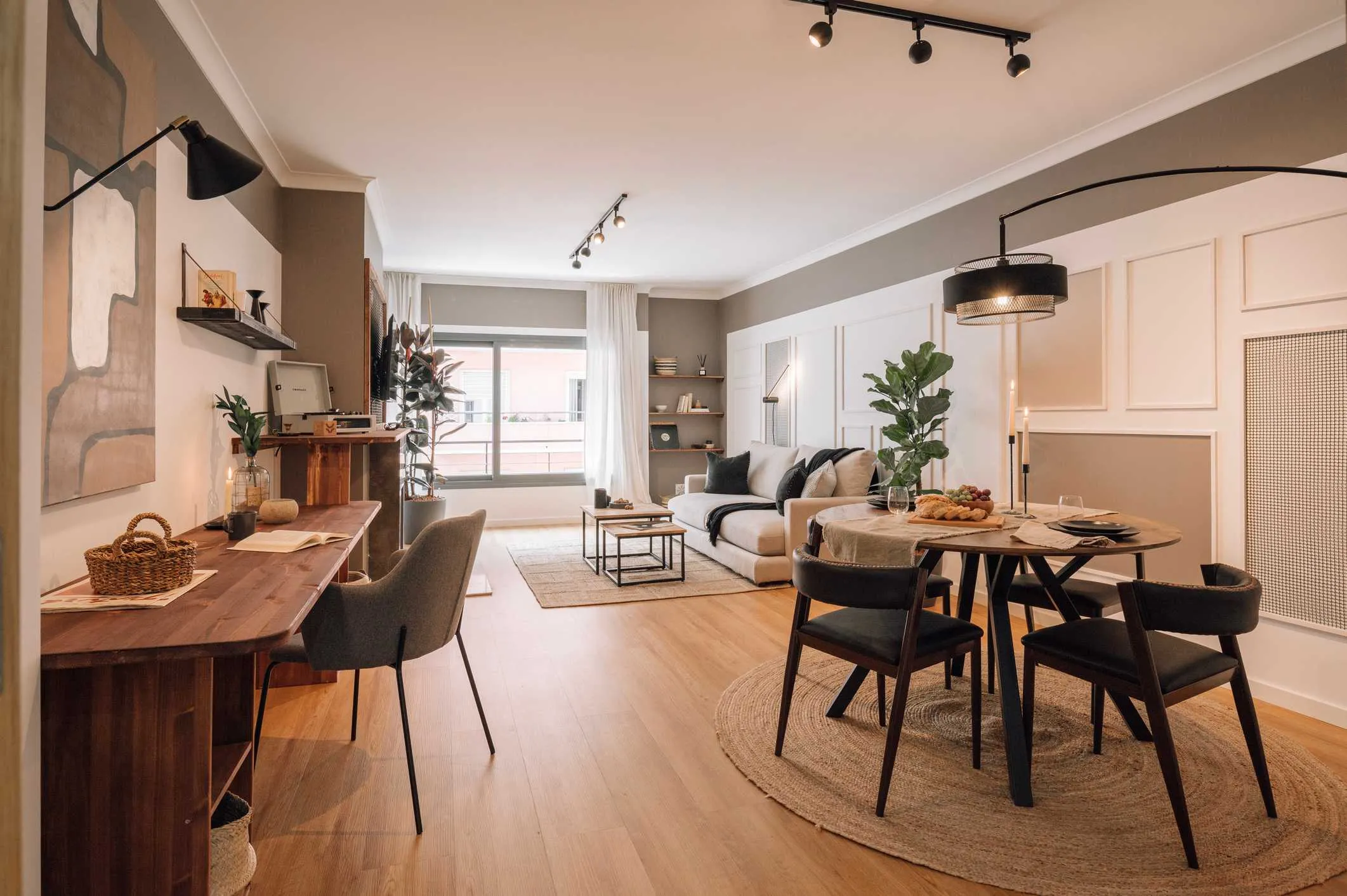 Spacious Lisbon Flat With Pro Home Office Setup & Gigabit Internet For Remote Work #4