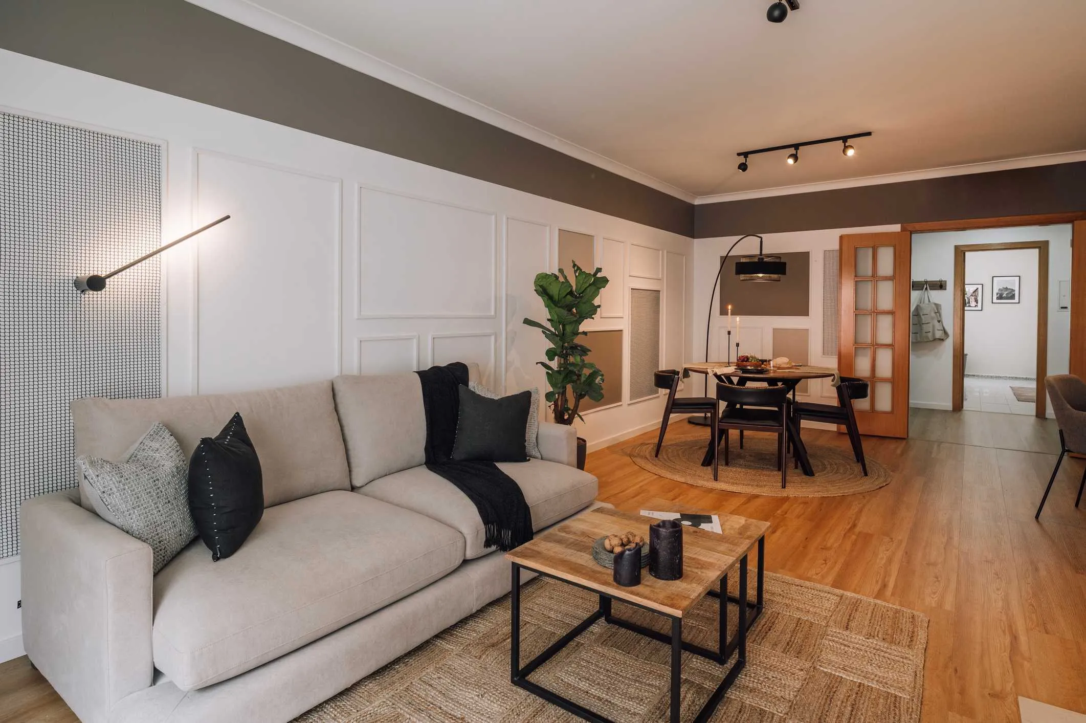 Spacious Lisbon Flat With Pro Home Office Setup & Gigabit Internet For Remote Work #2