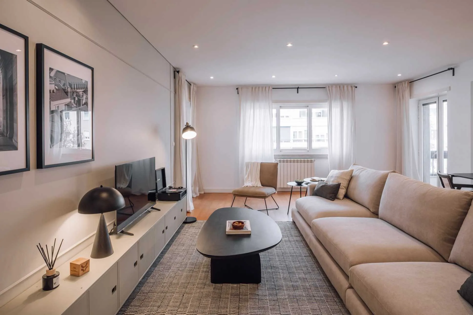 Generous 3br Sky Residence With Ultra-fast Wifi And Pro Workspace In Lisbon Cbd #2