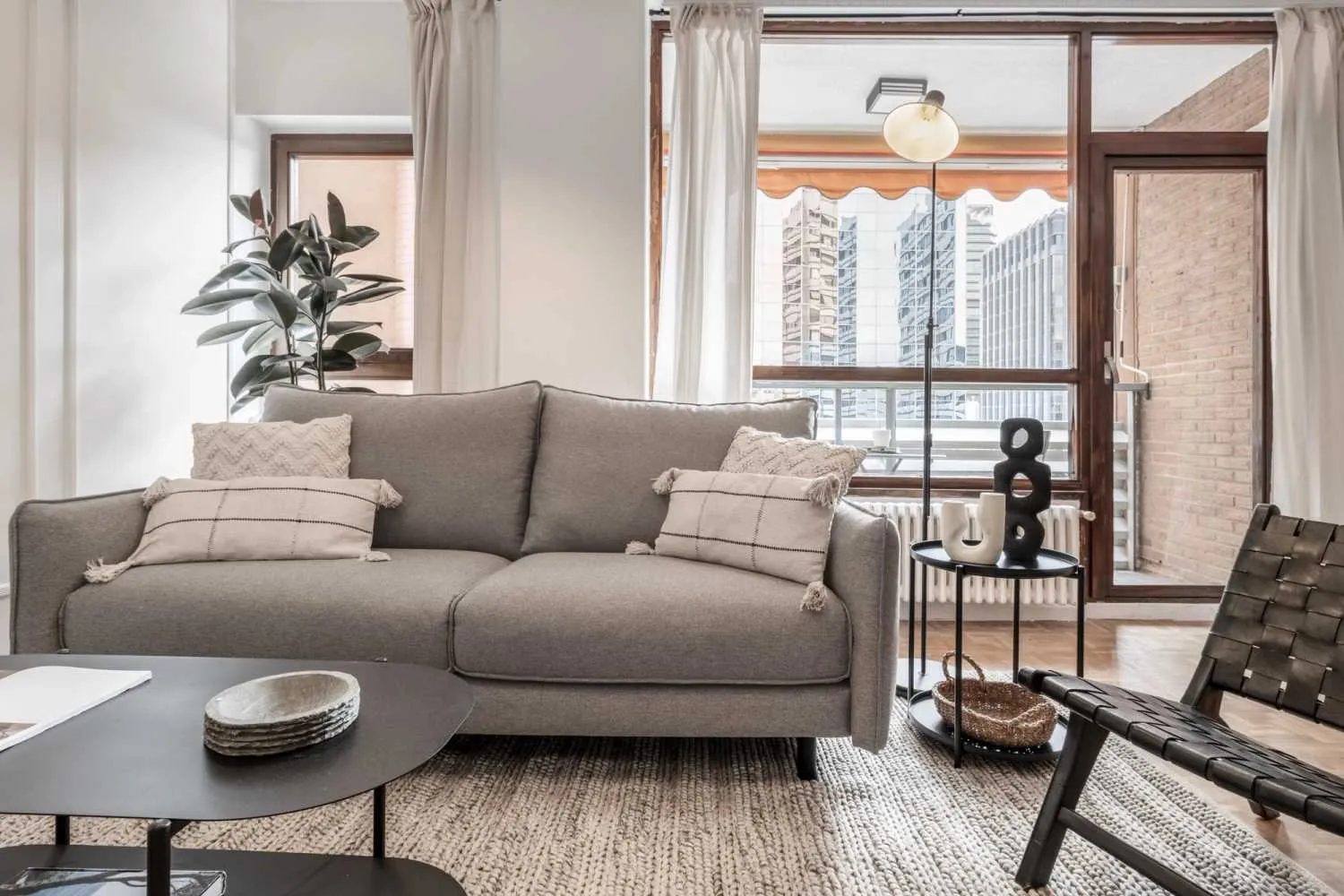 Chic Madrid Flat With High-speed Fiber And Pro Home Office Setup For Remote Work #2