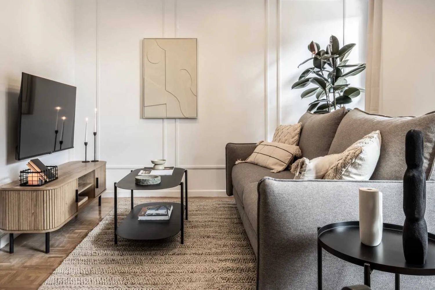 Chic Madrid Flat With High-speed Fiber And Pro Home Office Setup For Remote Work #4