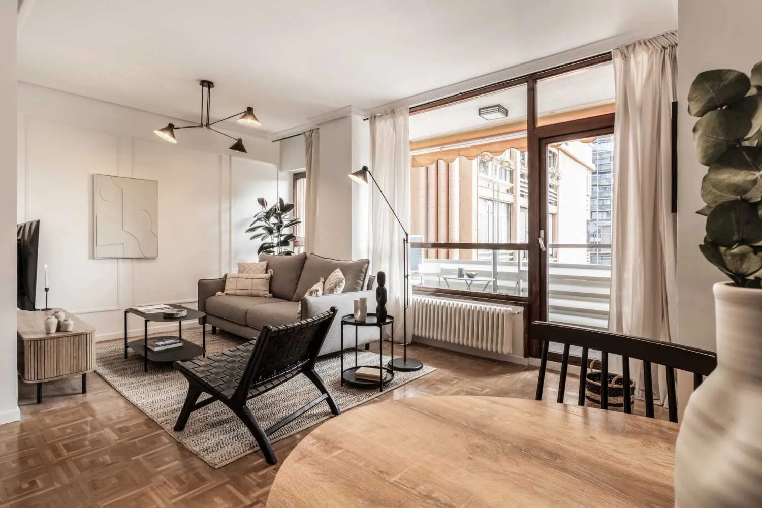 Chic Madrid Flat With High-speed Fiber And Pro Home Office Setup For Remote Work #3