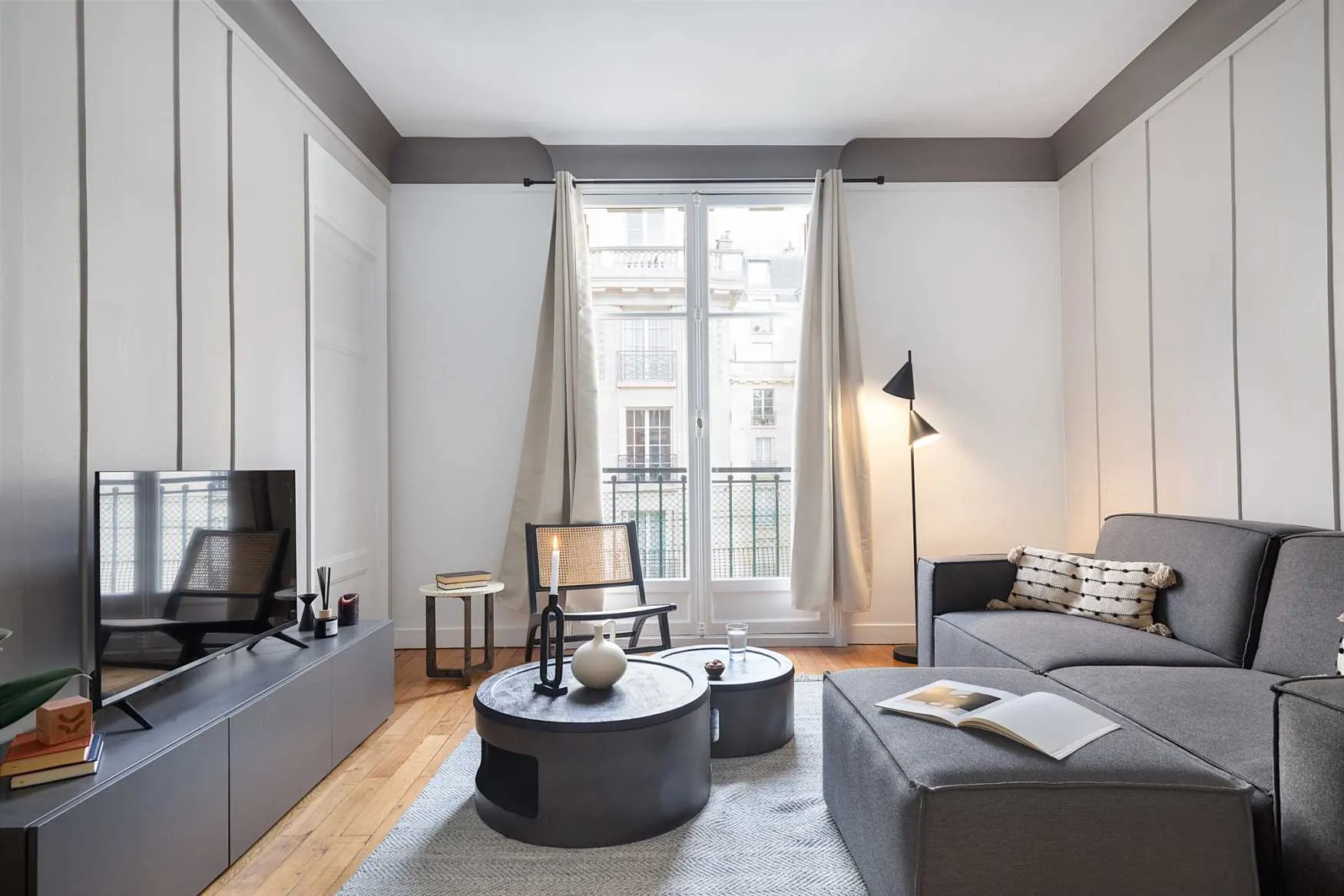 Stylish Paris Flat With Ultra-fast Wifi, Dual Monitors & Pro Workspace For Remote Work #2