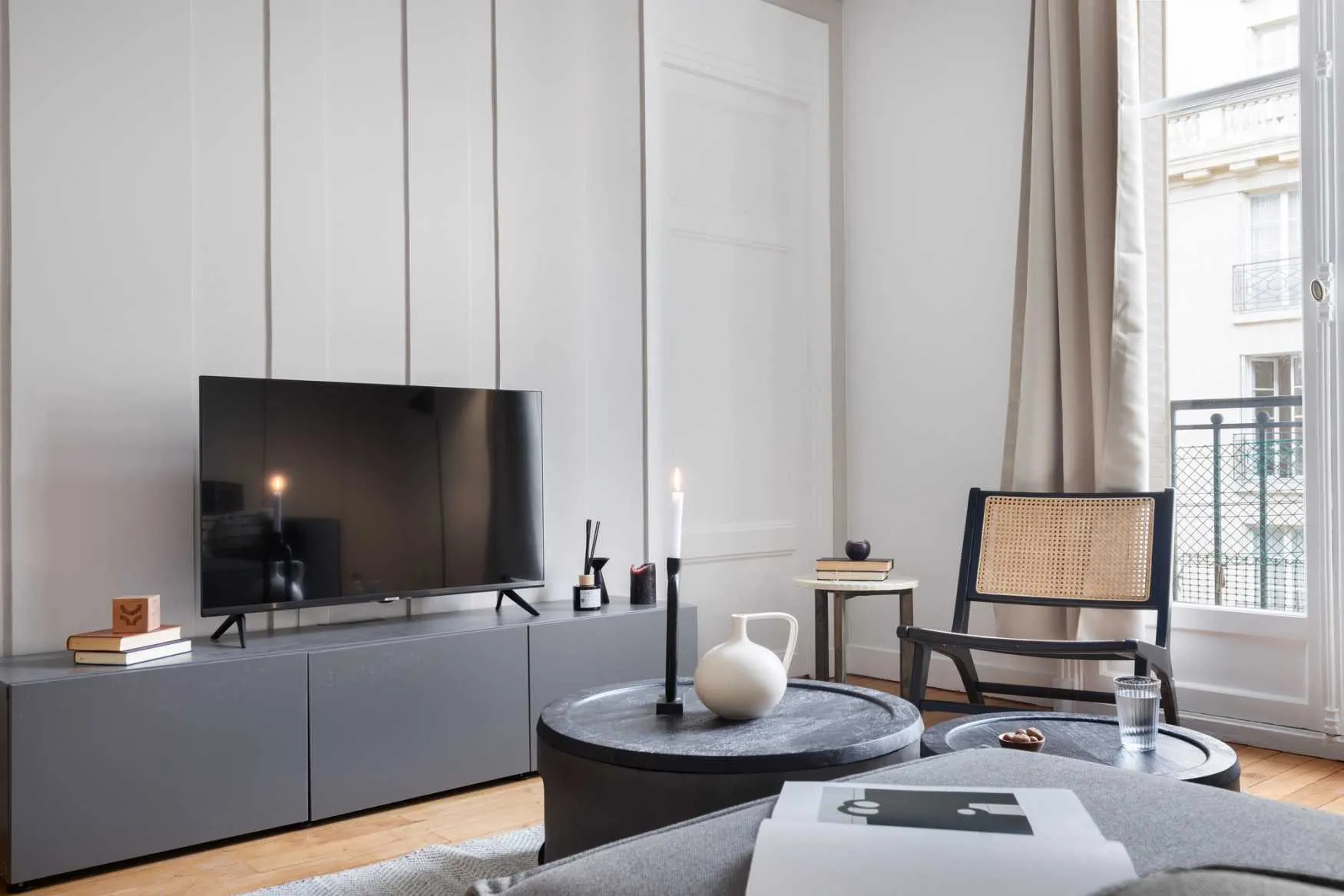 Stylish Paris Flat With Ultra-fast Wifi, Dual Monitors & Pro Workspace For Remote Work #4