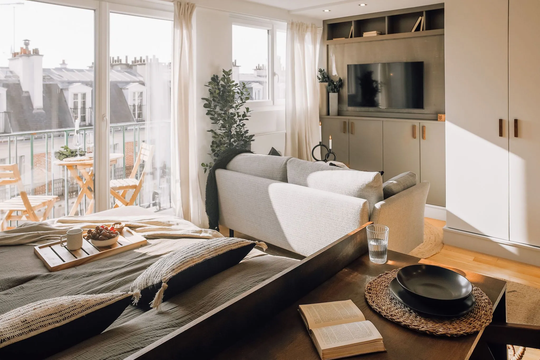 Luxurious Paris Studio With Ultra-fast Wifi, External Displays & Private Balcony For Digital Nomads #2