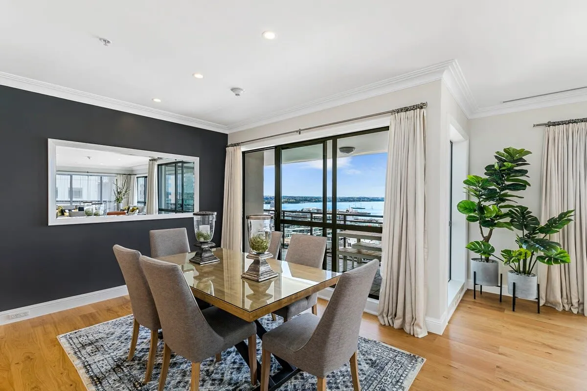 Designer 3br Flat, Intimate Layout & Work-from-home Setup In Auckland Cbd #5