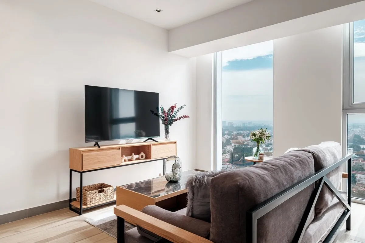 Refined 2-bed Urban Flat With Home Office Space In Downtown For Remote Work #4