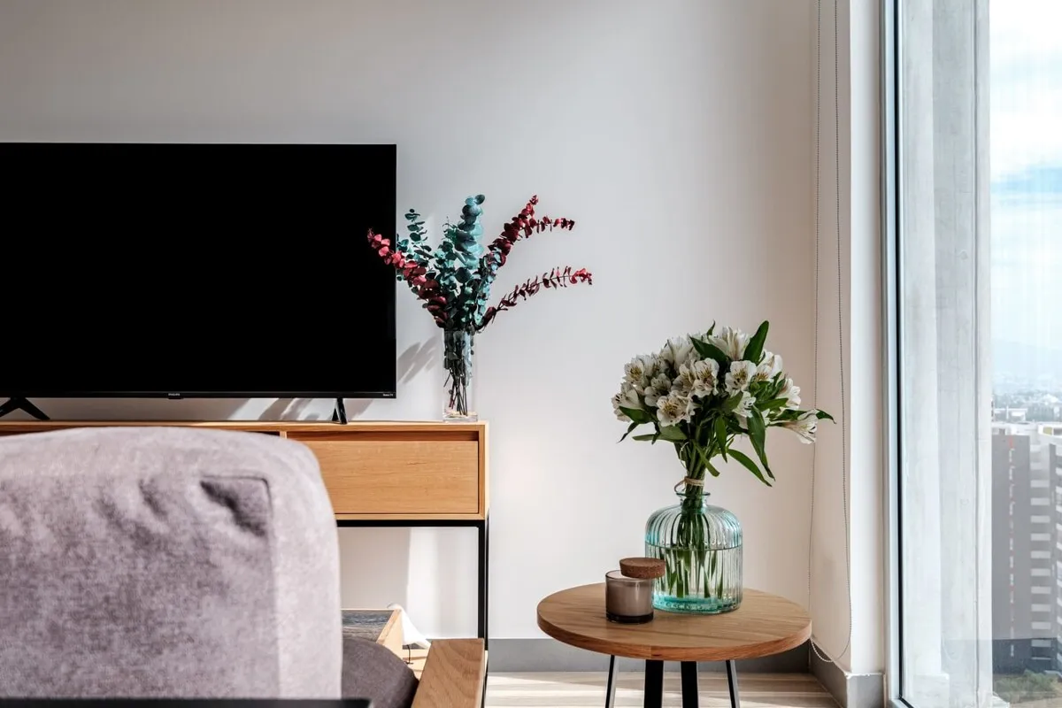 Refined 2-bed Urban Flat With Home Office Space In Downtown For Remote Work
