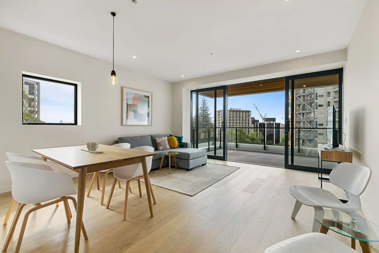 Charming Curated 2-br City Flat Auckland - Work-ready Office & Fast Wifi #2