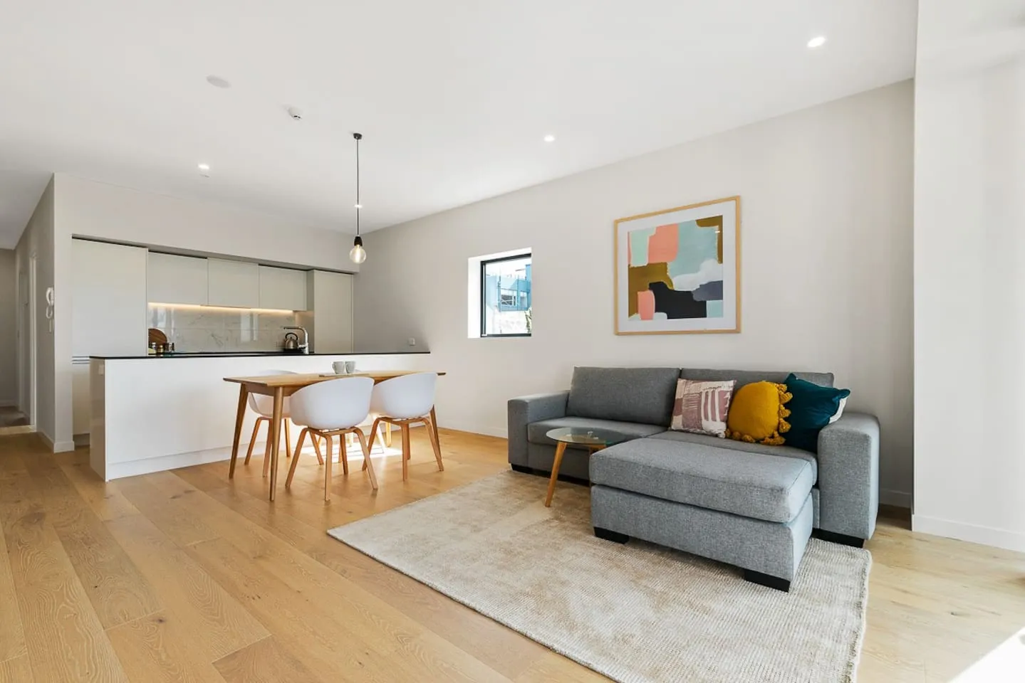 Charming Curated 2-br City Flat Auckland - Work-ready Office & Fast Wifi