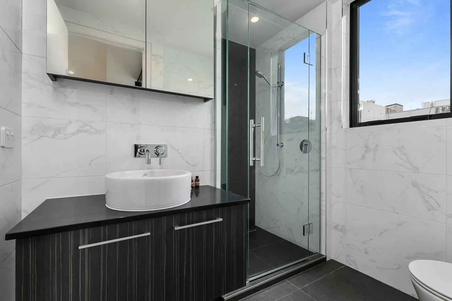 Charming Curated 2-br City Flat Auckland - Work-ready Office & Fast Wifi #4