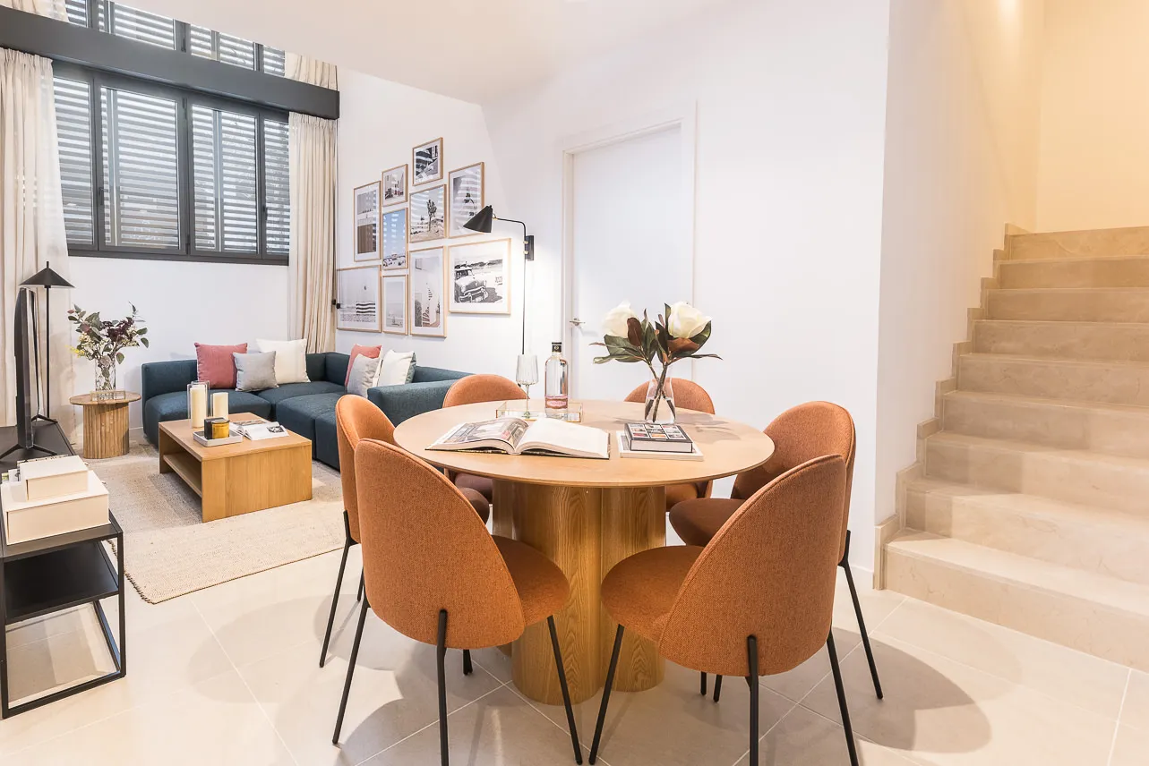 Sophisticated 110m2 Barcelona Flat With Dedicated Home Office And Spacious Living Area #5