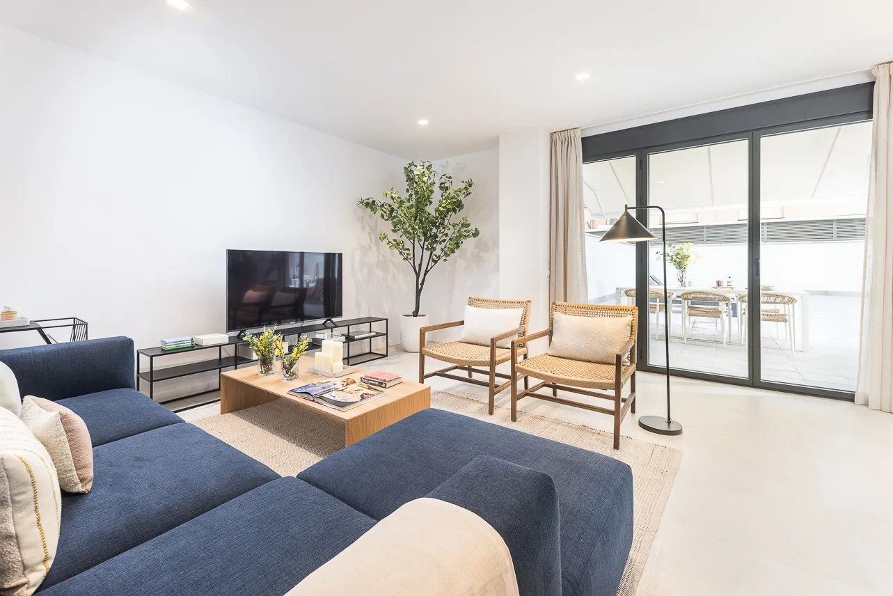 Designer Barcelona Flat With Dedicated Home Office And Comfortable Living Space #4