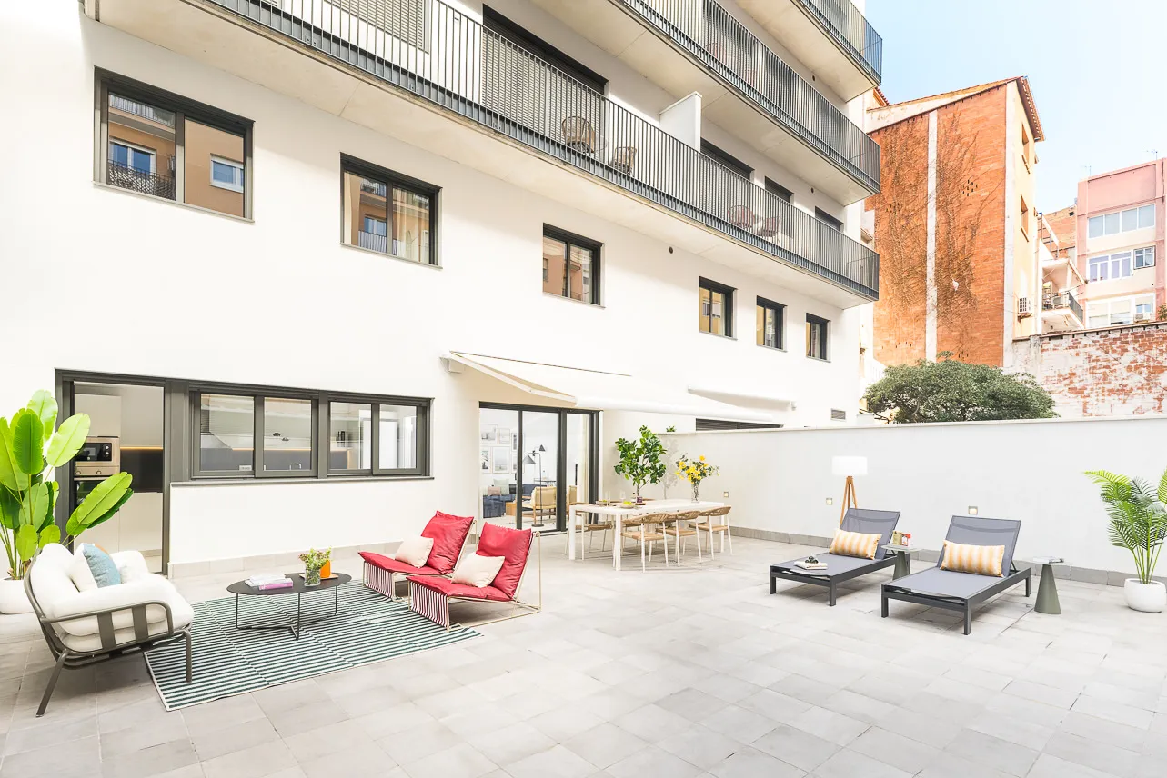 Designer Barcelona Flat With Dedicated Home Office And Comfortable Living Space #3
