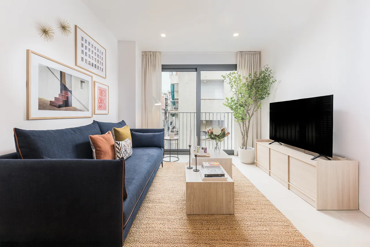 Premium 74m2 Barcelona Flat With Bright Home Office And Comfortable Layout #3