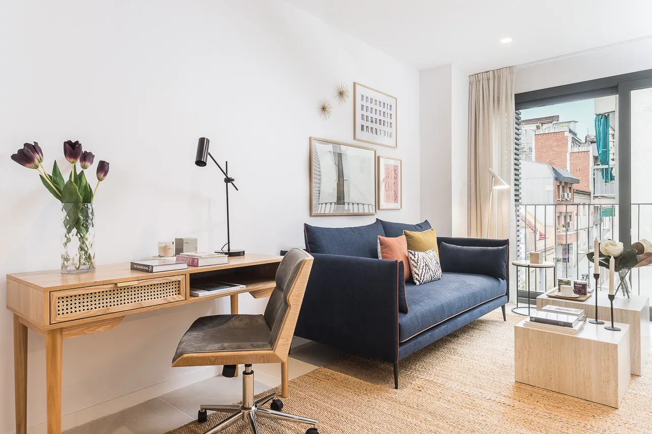 Premium 74m2 Barcelona Flat With Bright Home Office And Comfortable Layout #2