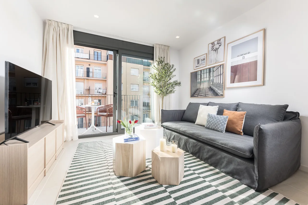 Elegant 2-bed Flat In Barcelona Featuring A Dedicated Home Office For Remote Work #2