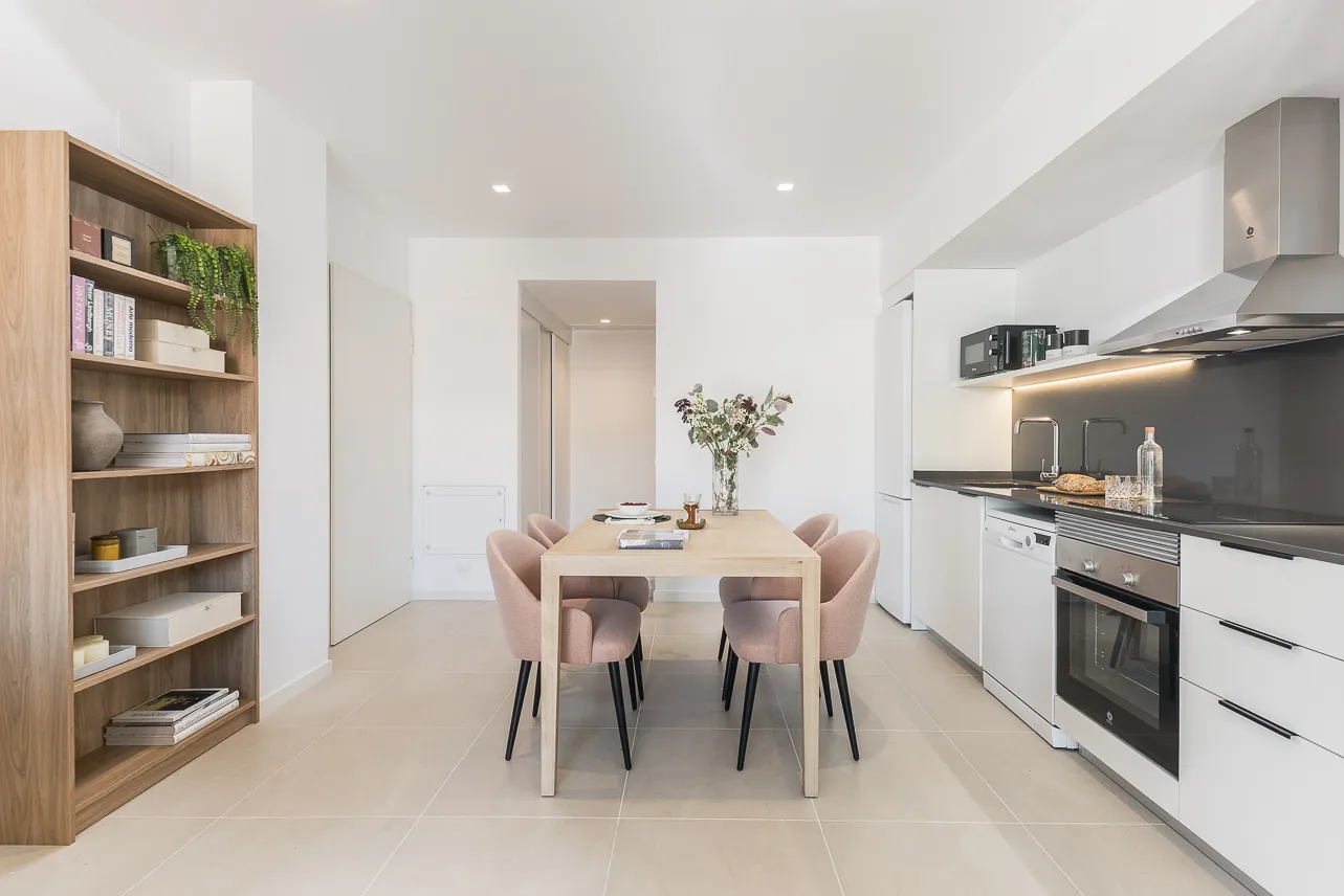 Upscale 60m2 Barcelona Flat With Dedicated Home Office For Remote Work Flexibility #4