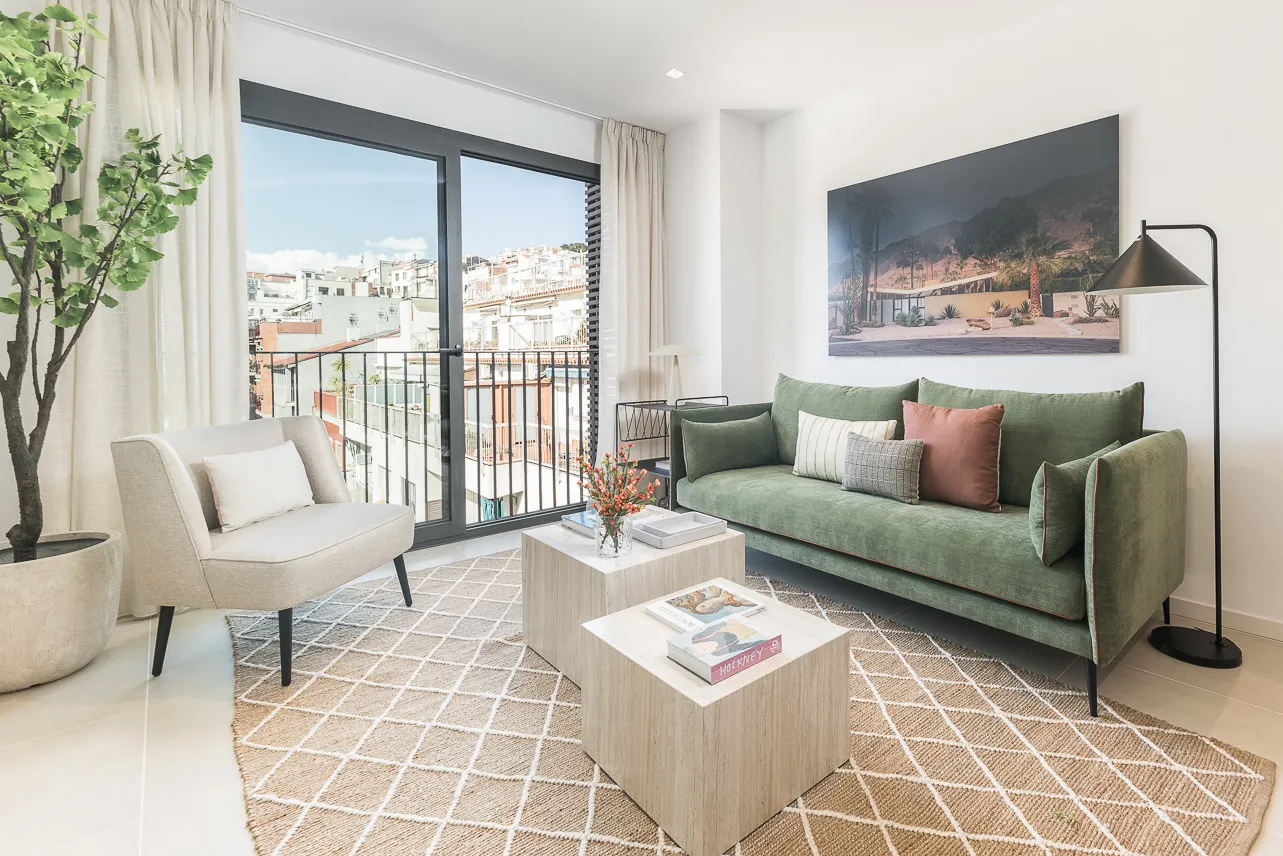 Upscale 60m2 Barcelona Flat With Dedicated Home Office For Remote Work Flexibility #2