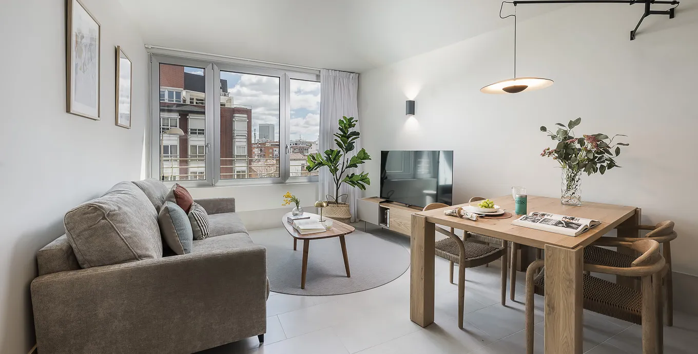 Stylish Airy 1br Flat In Madrid - Bright Home Office & Digital Nomad Setup