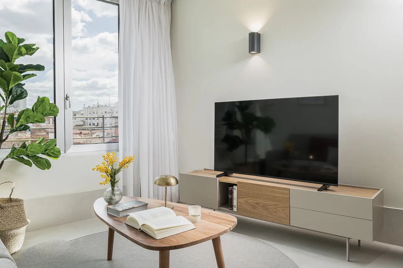 Stylish Airy 1br Flat In Madrid - Bright Home Office & Digital Nomad Setup #4