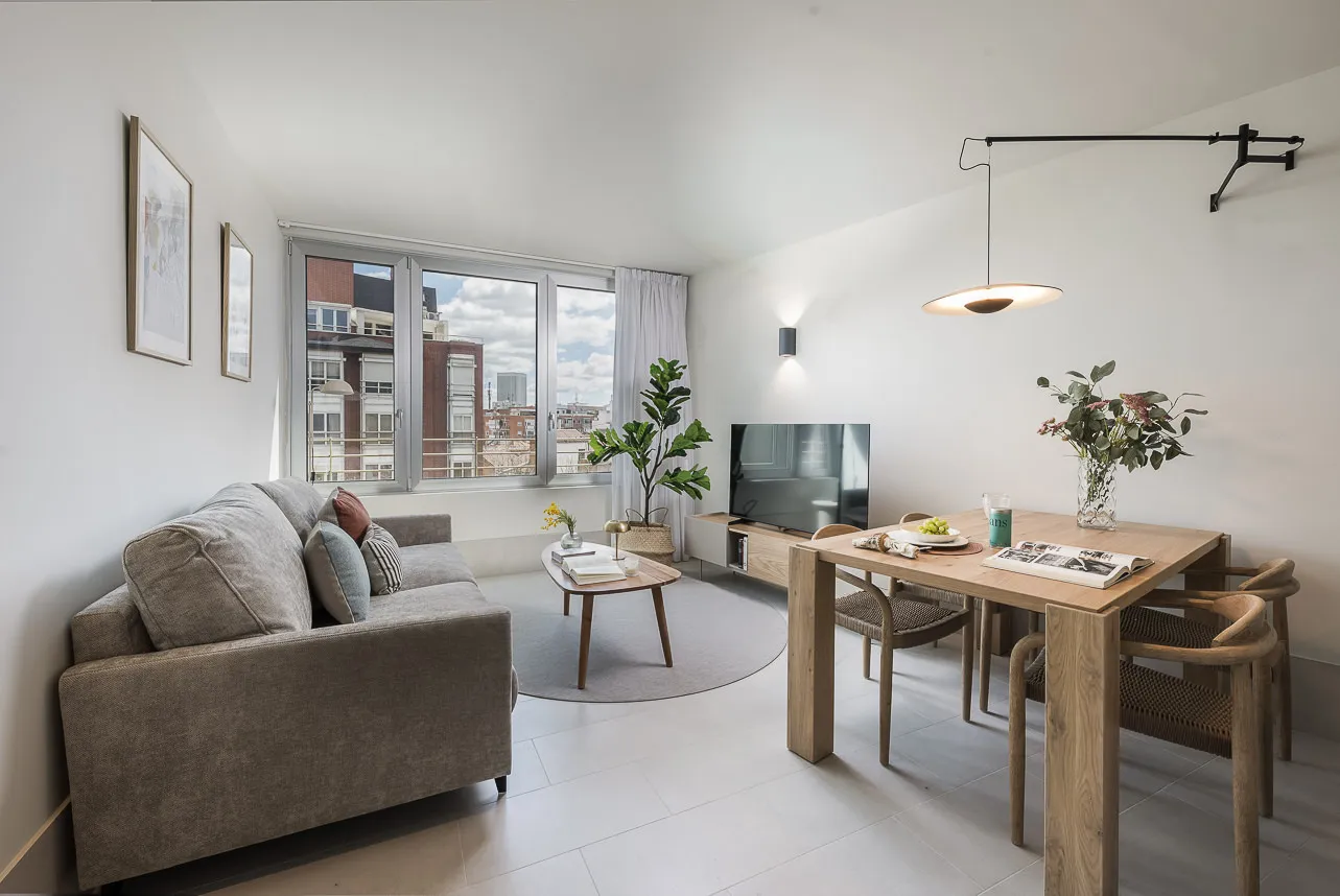 Stylish Airy 1br Flat In Madrid - Bright Home Office & Digital Nomad Setup #2