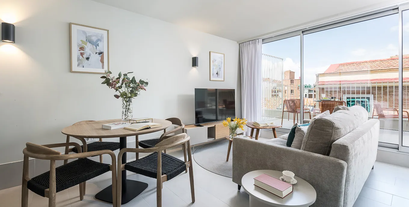 Spacious Contemporary Flat In Madrid - 103m2, Work-ready Home Office, 2-br