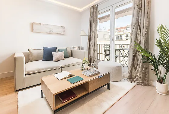 Spacious Madrid Flat With Dedicated Home Office For Remote Work Flexibility #2