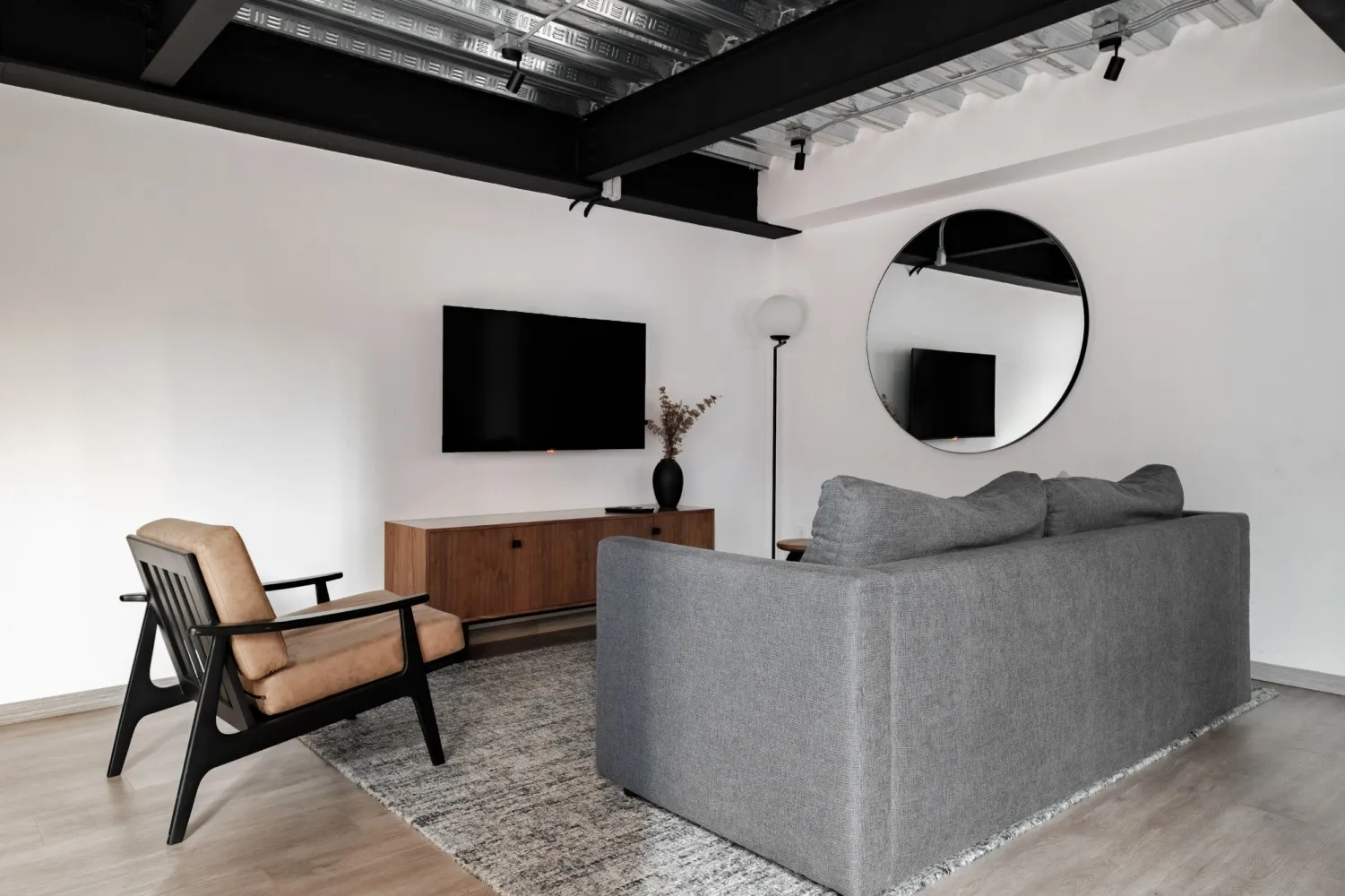 Charming Studio With Dedicated Work Area & Backyard In Reforma, Mexico City #3