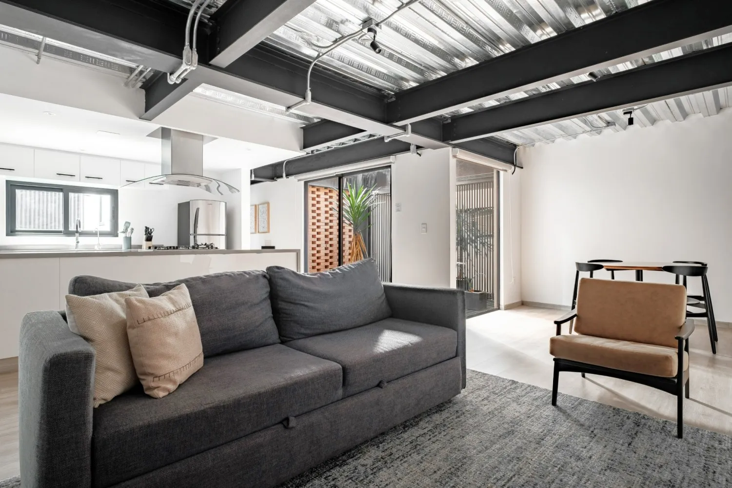 Charming Studio With Dedicated Work Area & Backyard In Reforma, Mexico City #2