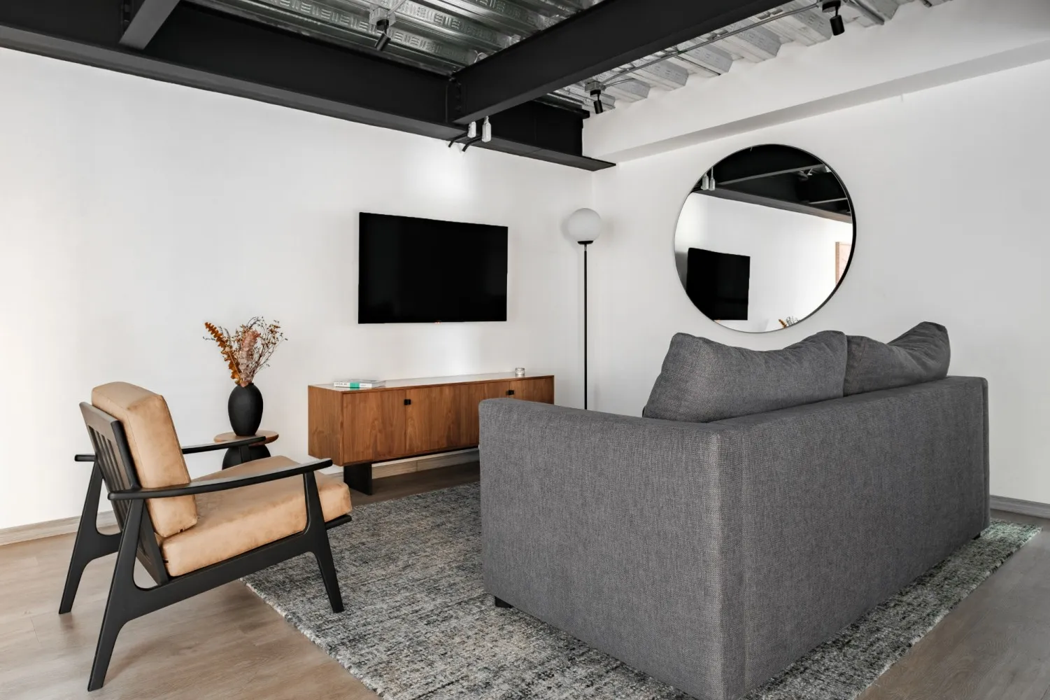 Contemporary Open-plan Studio With Dedicated Workspace In Reforma, Mexico City #3