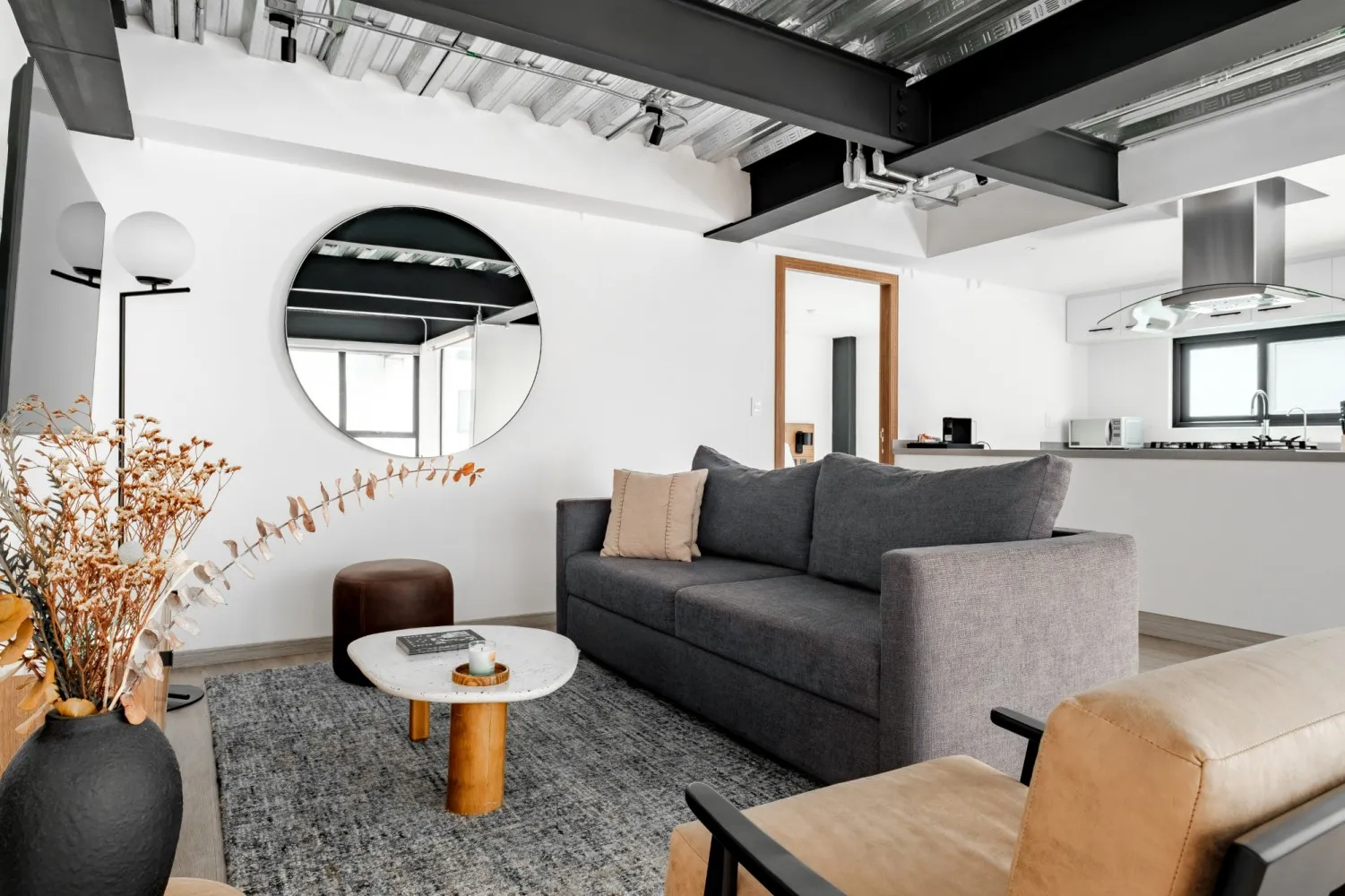 Contemporary Open-plan Studio With Dedicated Workspace In Reforma, Mexico City
