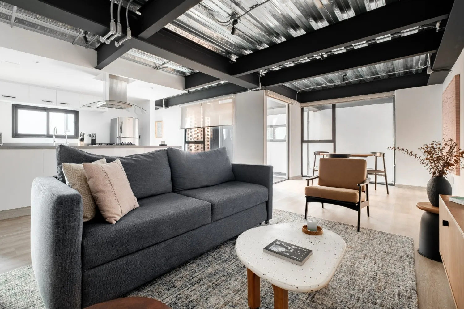 Contemporary Open-plan Studio With Dedicated Workspace In Reforma, Mexico City #2