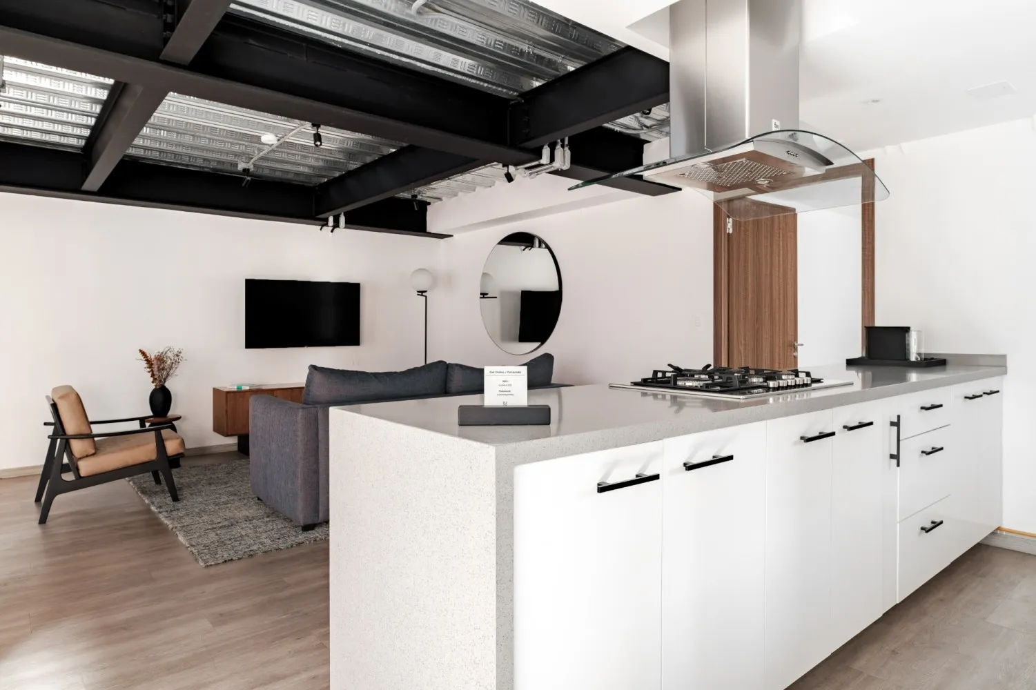 Contemporary Open-plan Studio With Dedicated Workspace In Reforma, Mexico City #4