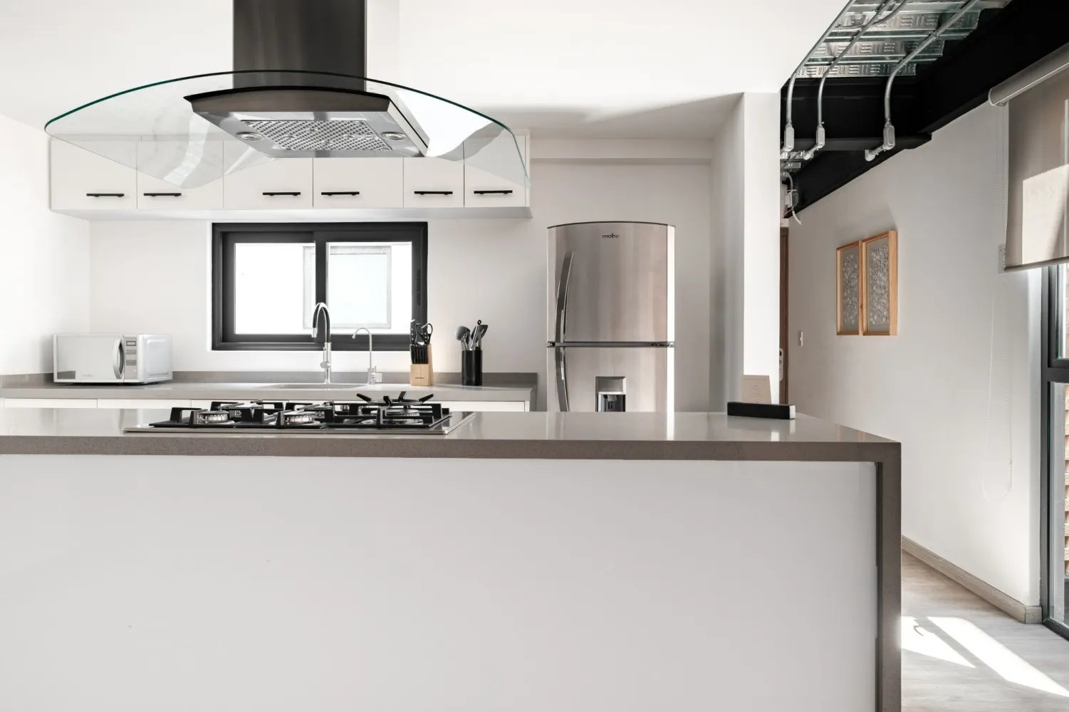 Contemporary Open-plan Studio With Dedicated Workspace In Reforma, Mexico City #5