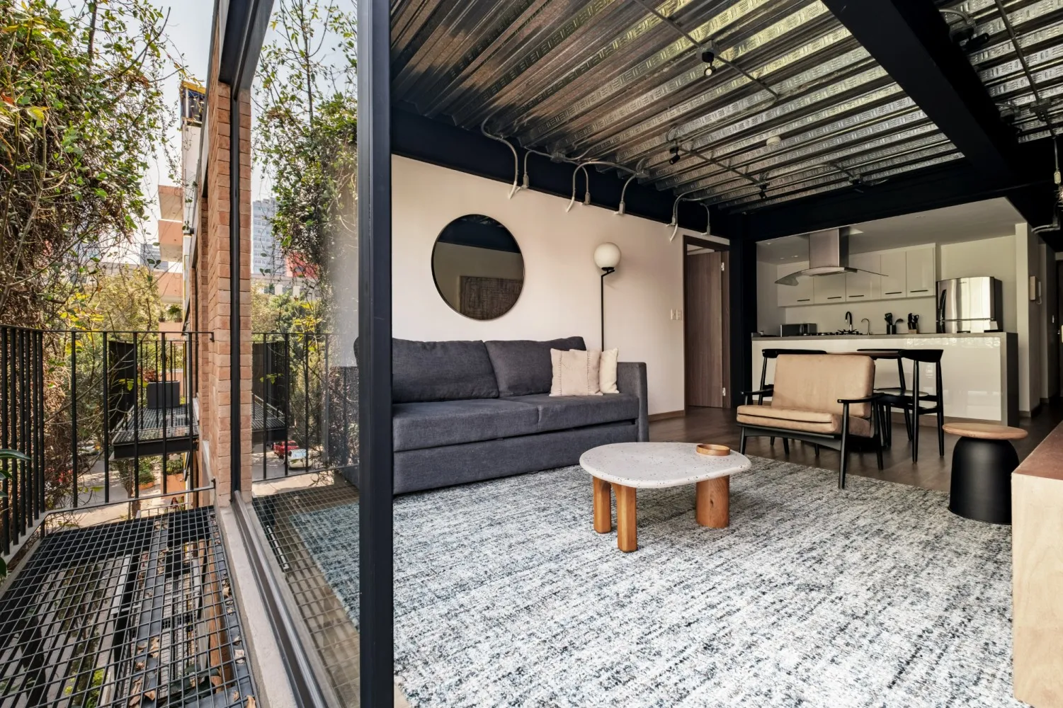 Contemporary Studio With Dedicated Workspace In Mexico City's Reforma District #3