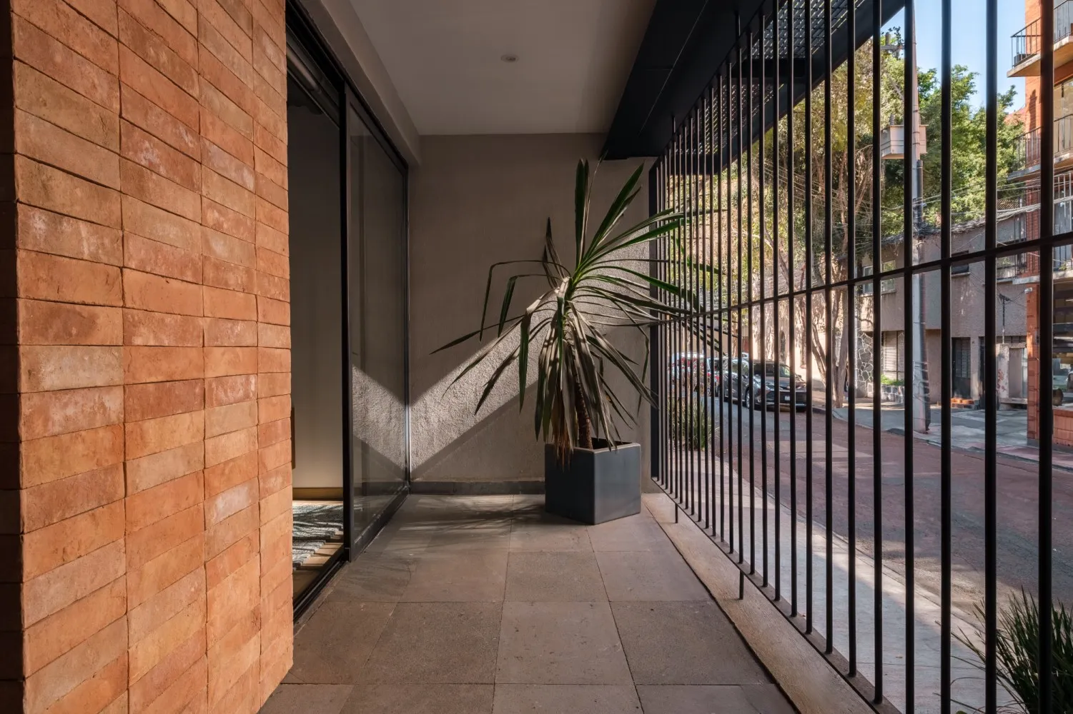 Refined Studio With Dedicated Workspace In Mexico City's Reforma Neighborhood #3