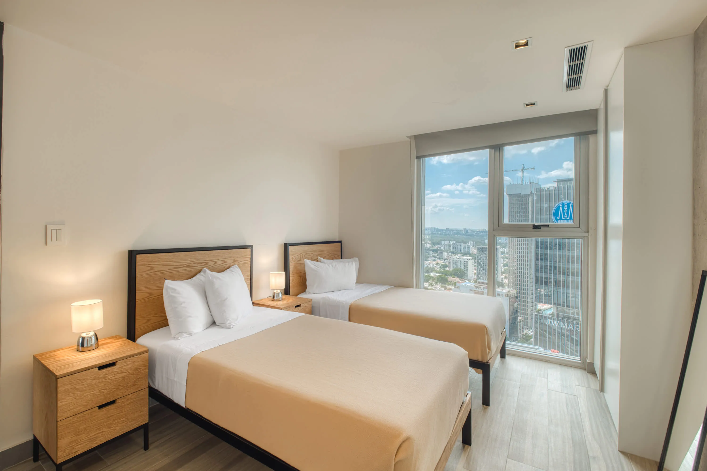 Distinctive Midtown 2-bed Apartment With Bright Home Office And Stunning City Views #3