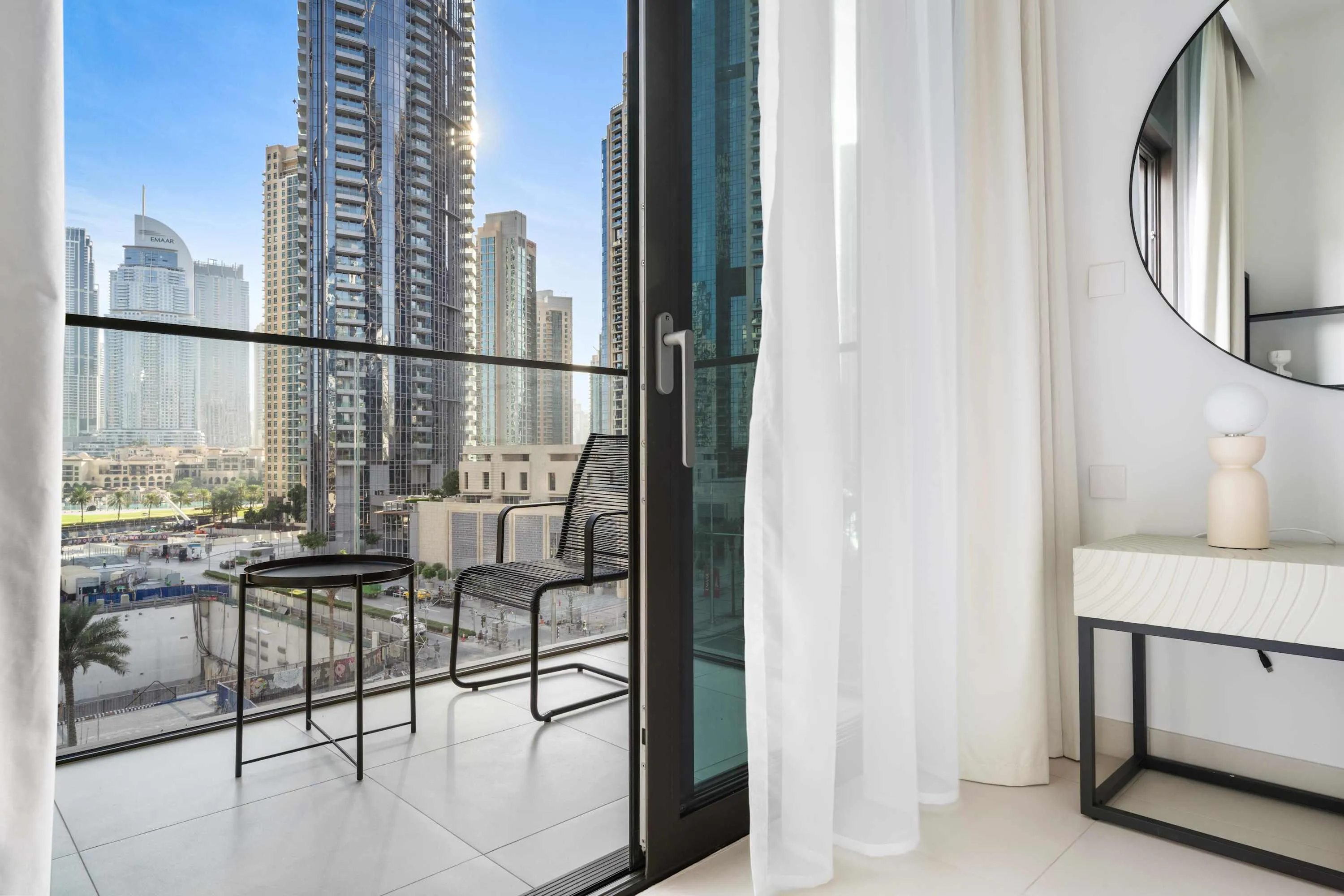 Sleek 57m2 1br Flat With Dedicated Home Office In Dubai's Burj Crown For Remote Work #2