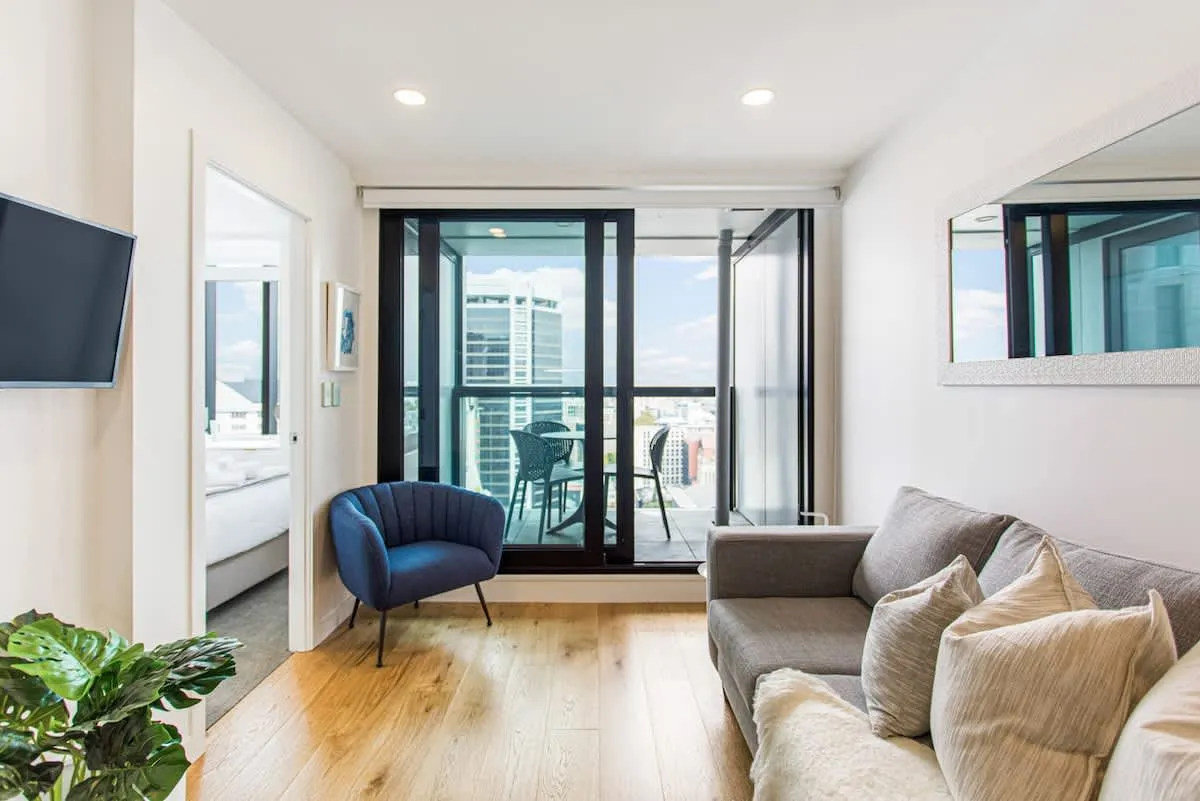 Elegant Metropolitan Flat, Auckland -- Charming 2br With Dedicated Home Office For Digital Nomads
