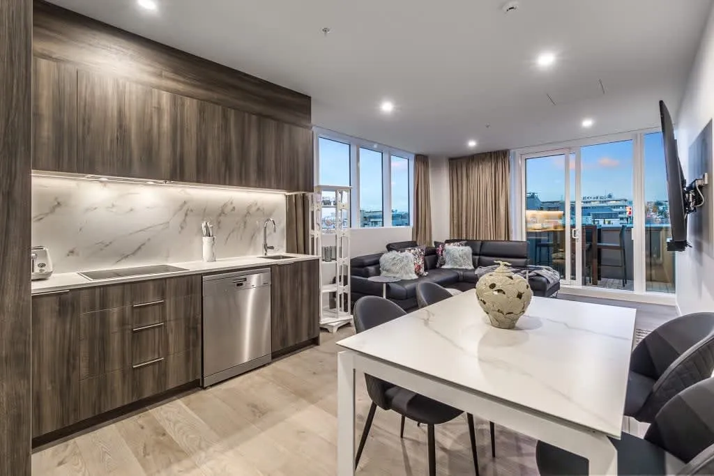 Premium 2br Flat In Auckland: Efficient Layout, Dedicated Home Office & High-speed Wifi #2